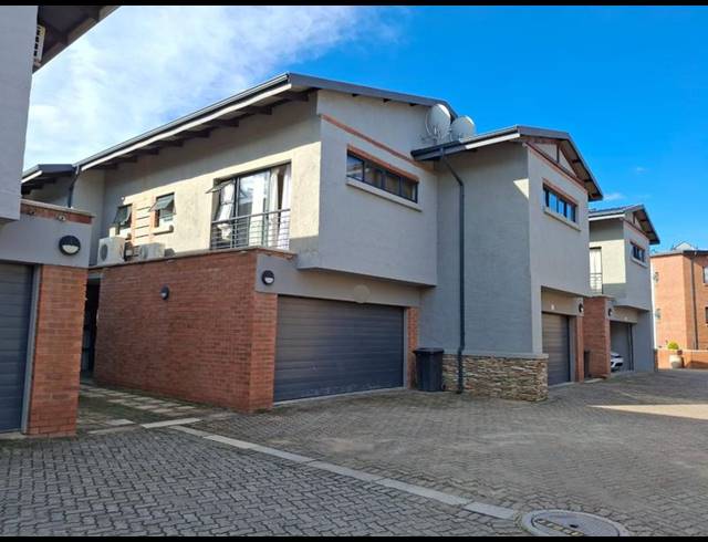 3 BEDROOM TOWNHOUSE FOR SALE IN AQUAPARK